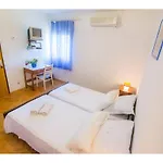 Gostinjska kuća Bol Residence 3*