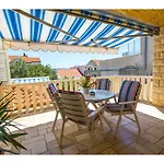 Gostinjska kuća Bol Residence 3*