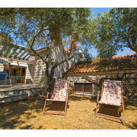 Gostinjska kuća Bol Residence